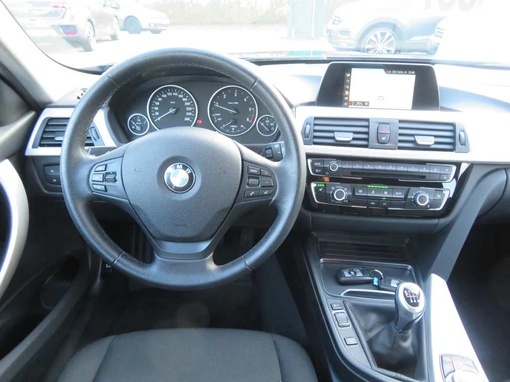 BMW 318 D TOURING ADVANTAGE*NAVI*PDC*LED* Image 7