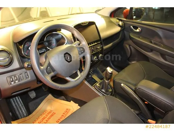 Renault Clio 0.9 TCe Sport Tourer Touch Image 5